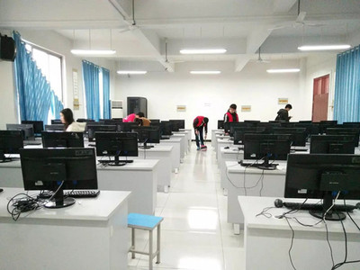 信息工程學院 以專業筑橋梁，計算機網絡工程施工中的雷鋒精神實踐